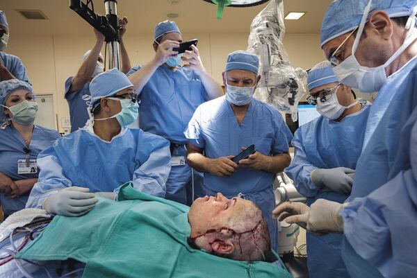 La cirugía de Katie Stubblefield llevó 31 horas. (Lynn Johnson/National Geographic)