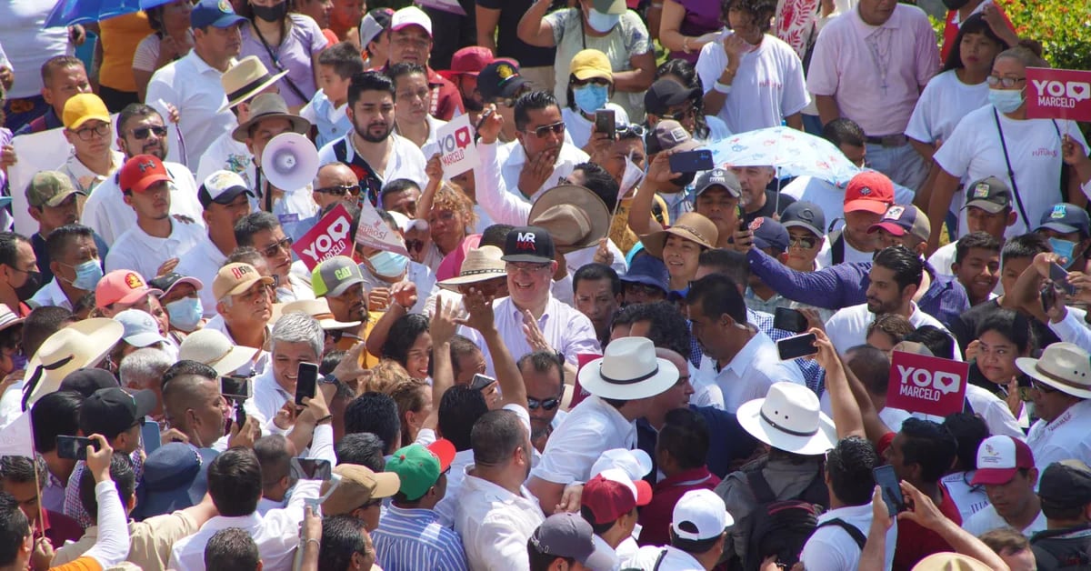 Ebrard led a mega march in Acapulco towards the 2024 elections