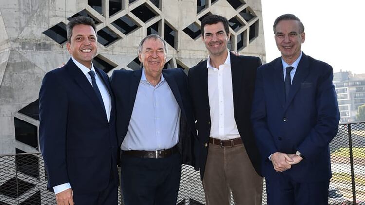 Los cuatro jugadores de Alternativa Federal -Massa, Schiaretti, Urtubey y Pichetto- a la bÃºsqueda de una estrategia comÃºn para enfrentar a Macri y a FernÃ¡ndez