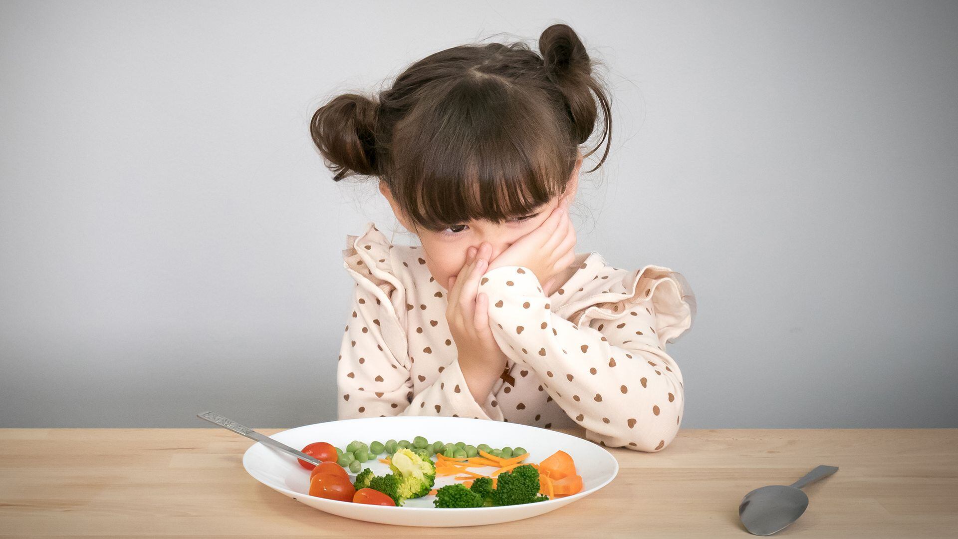 Los niños suelen manifestar selectividad a ciertos alimentos en diferentes etapas (Getty) 