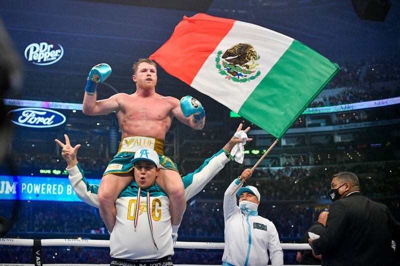 Saúl el "Canelo" Álvarez se proclamó como el primer boxeador en unificar los títulos del peso supermedio en la historia (Foto: REUTERS/Jerome Miron)