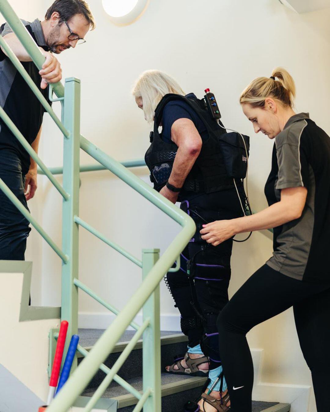 El pantalón interpreta y replica el patrón de marcha natural (Morrello Clinic)