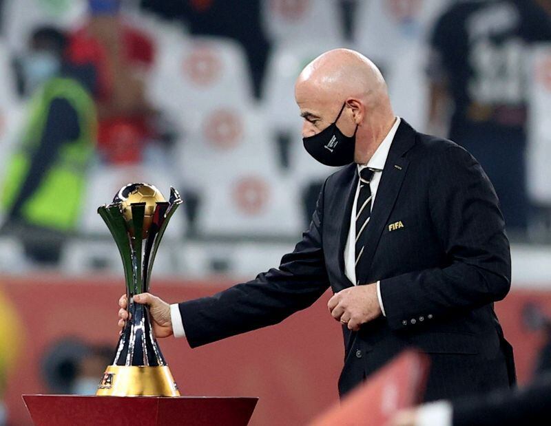 Gianni Infantino anuncio que el próximo Mundial de Clubes se jugará a principios del 2022 en Emiratos Árabes Unidos. (Foto: Ibraheem Al Omari/REUTERS)