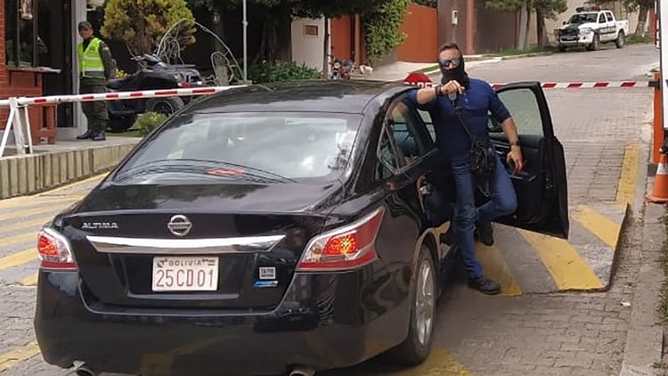 Imágenes del incidente en al embajada mexicana en La Paz