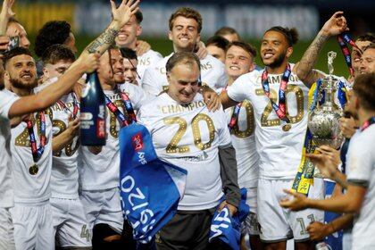 Un logro que volvió a ponerlo en los planos principales: subir a la Premier League con Leeds después de que el histórico club pase 16 años en el ascenso (Foto: Reuters)