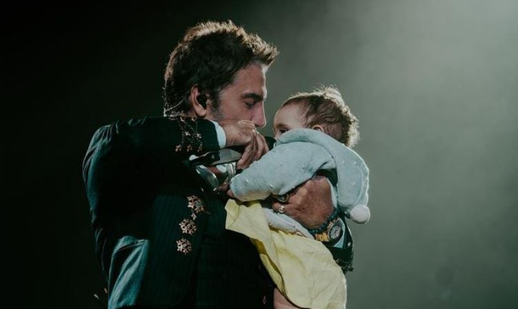 El Potrillo subió a su nieta recientemente al escenario (Foto: @alexoficial/Instagram)