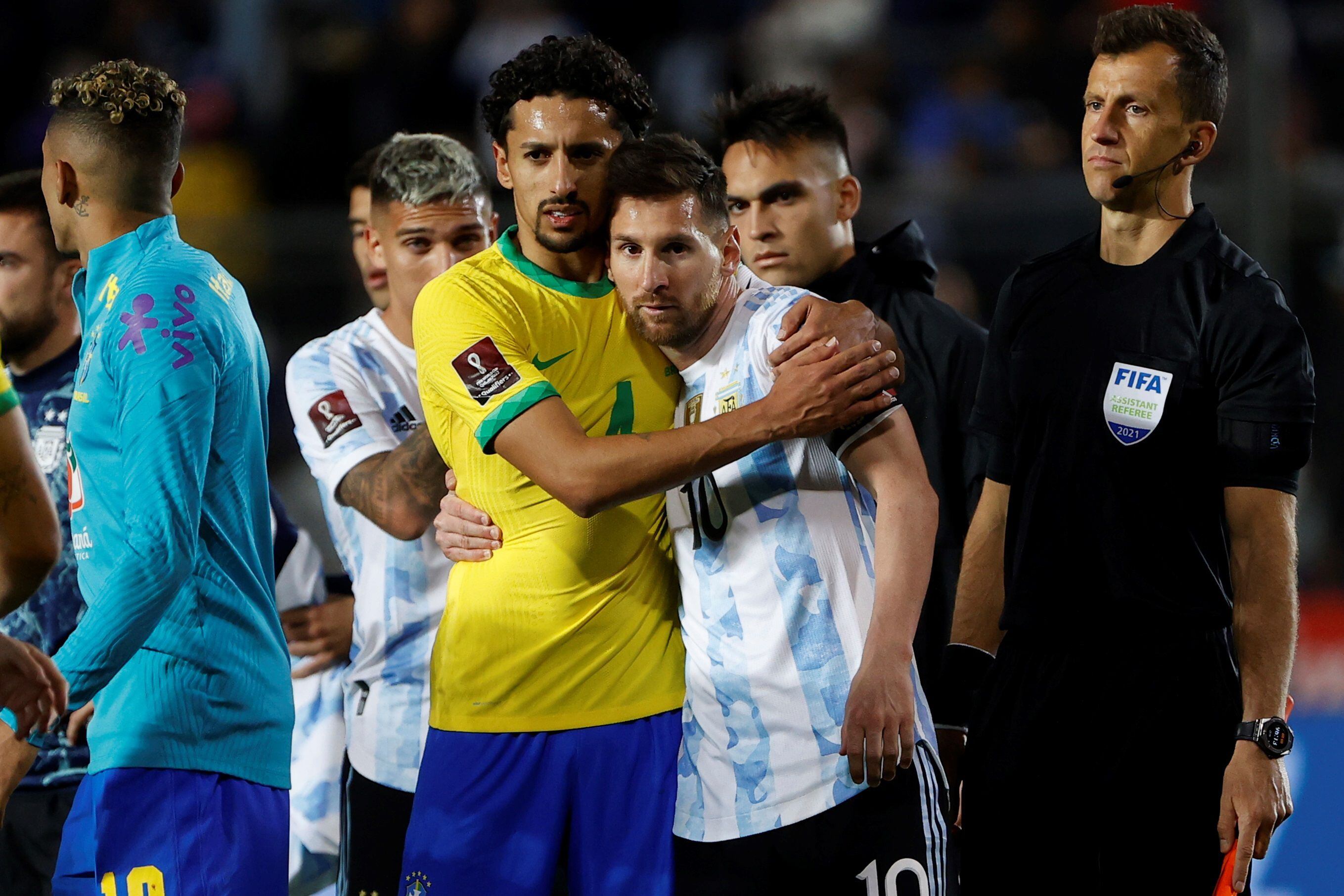 The hug between Messi and Marquinhos, teammates at PSG (EFE / Juan Ignacio Roncoroni)
