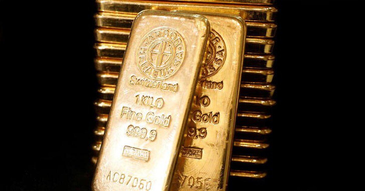 PRECIOUS METALS-Gold Up 1% on hopes of fiscal package in the US