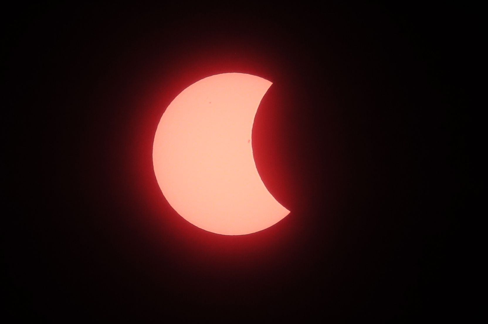 El eclipse inició como un evento parcial en Mazatlán, México, antes de alcanzar su totalidad en Nazas, Durango /EFE/ Gustavo Amador