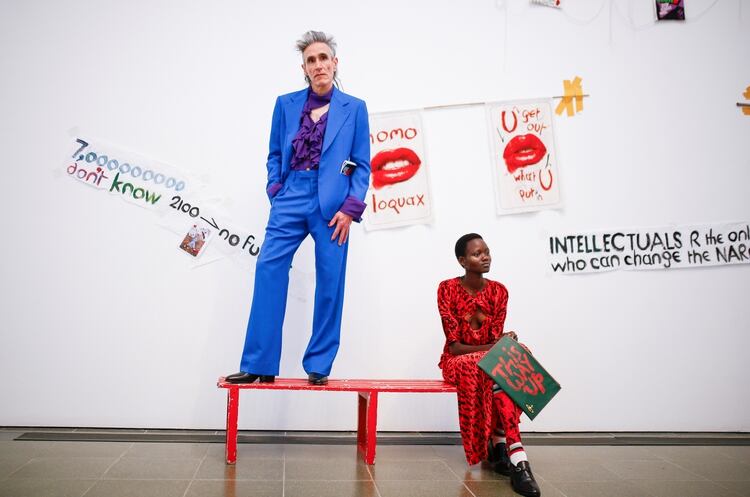 Dos diseños de la diseñadora Vivienne Westwood en el marco de Londres Fashion Week, una de las más esperadas de la segunda semana fashionista 