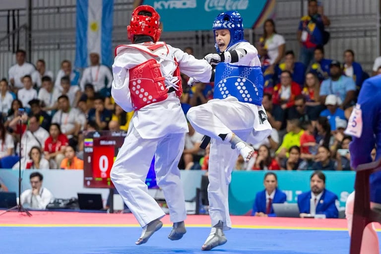 Margarita Echeverría logró la medalla de plata en Taekwondo en Poomsae individual  