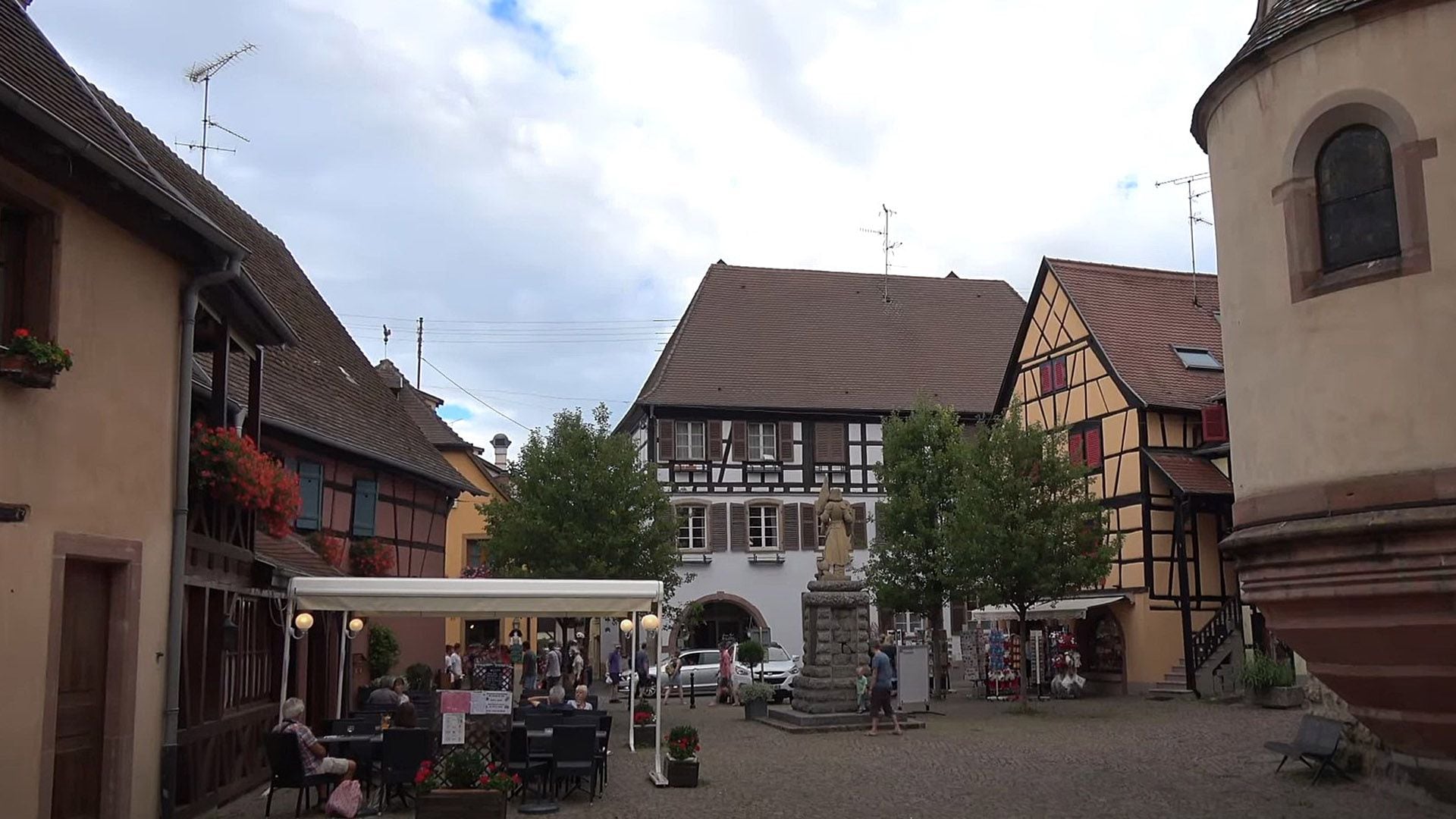A 15 minutos de Colmar, es uno de los pueblos más turísticos de toda la región