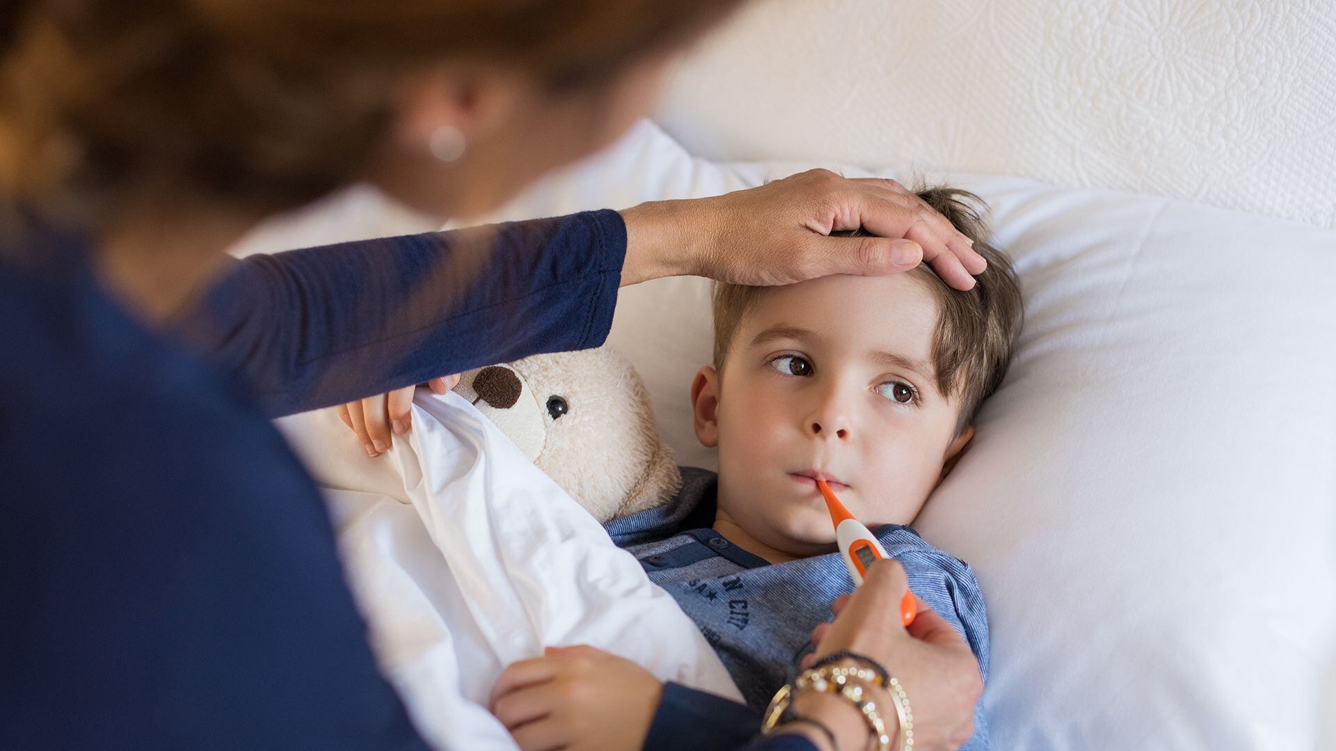 Cuando los niños más pequeños caen enfermos con frecuencia suele tener que ver con la inmadurez de su sistema inmune (iStock)