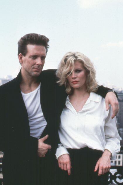 En complicidad con Mickey Rourke, el director Adrian Lyne llevó al límite a Kim Basinger en el rodaje de “Nueve semanas y media” (Shutterstock)