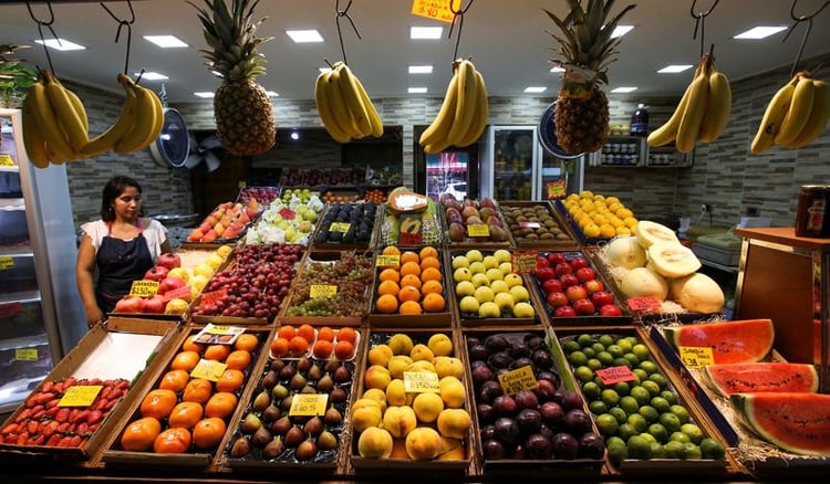 Venta de verduras y frutas en un mercado de Buenos Aires, Argentina. Foto de archivo 18 abr 2019. REUTERS/Agustin Marcarian