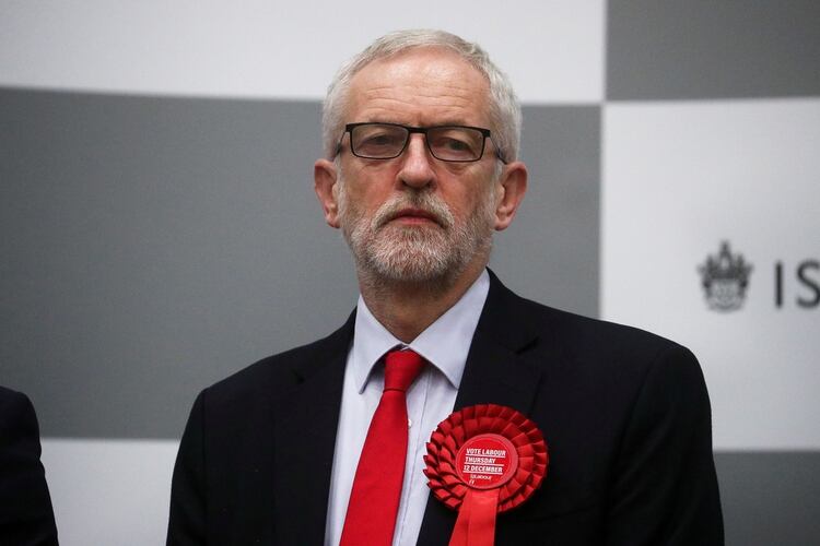 El líder del Partido Laborista Jeremy Corbyn espera que los resultados de las elecciones generales de la circunscripción de Islington Norte se anuncien en un centro de recuento (REUTERS/Hannah McKay)
