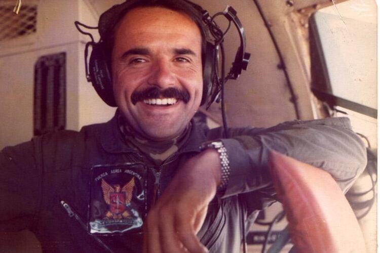 El piloto Rubén Martel, caído el 1º de junio de 1982, cuando Ezequiel tenía 10 meses de edad