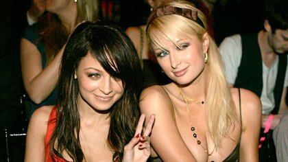 Nicole Richie y Paris Hilton, las estrellas de "The Simple Life" (AP)