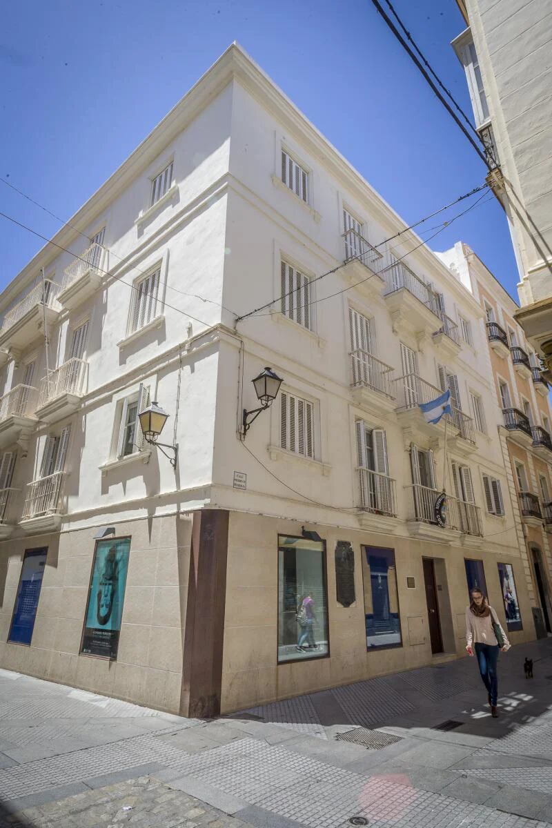 Aspecto actual de la casa que habitó Rivadavia en Cádiz, en sus últimos años de vida. Hoy funciona el consulado argentino.