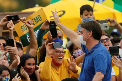 Bolsonaro participó de tres manifestaciones en su apoyo en el que pedían un golpe de Estado y una dictadura para terminar con las restricciones para tratar de mitigar los efectos de la pandemia. REUTERS/Adriano Machado