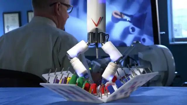 Equipado con dos brazos robóticos, MIRA simula intervenciones quirúrgicas en órbita. (Universidad de Nebraska)