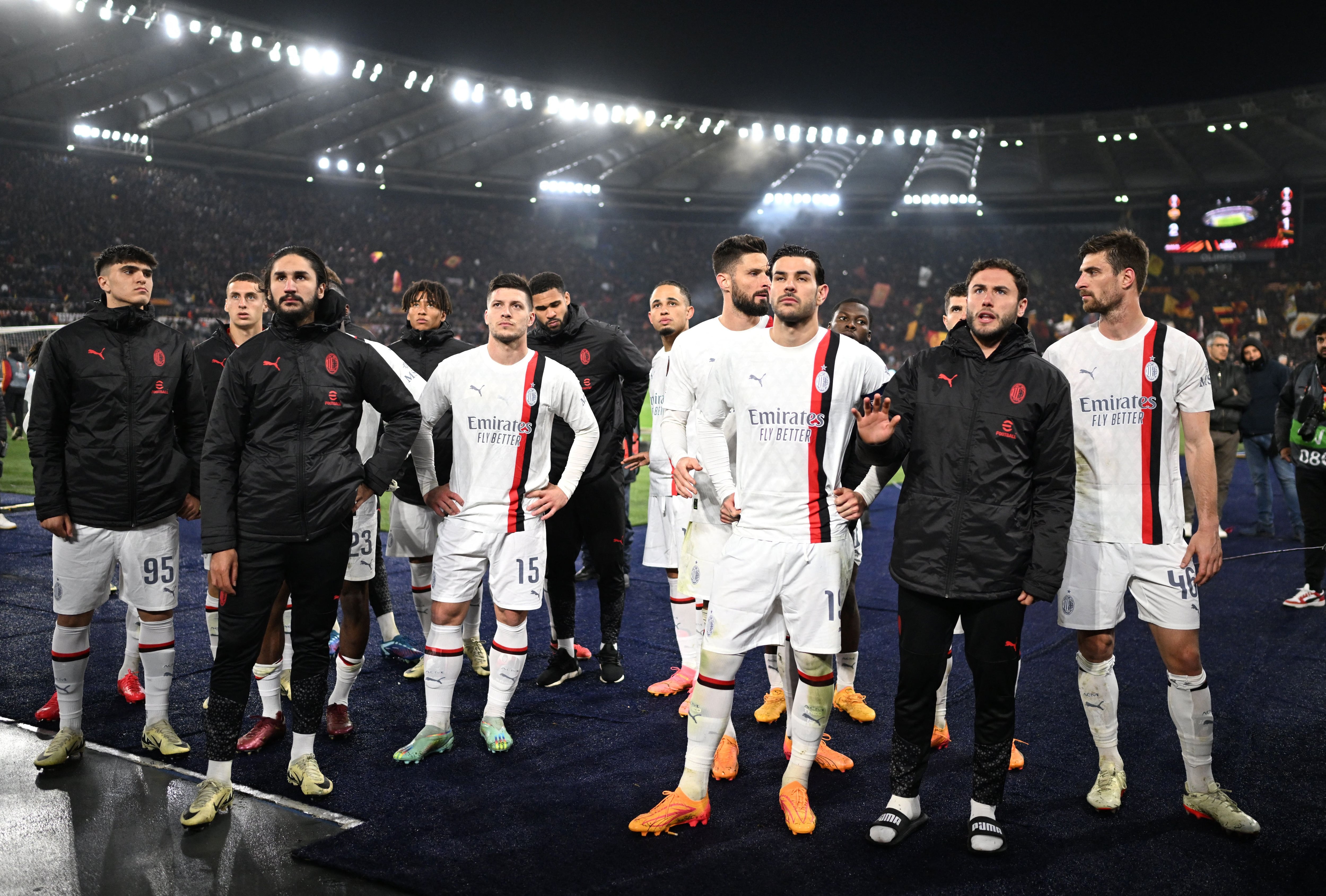 Milan viene de ser eliminado de los cuartos de final de la Europa League a manos de Roma y la dirigencia tiene decidido reemplazar a Stefano Pioli. (REUTERS/Daniele Mascolo)