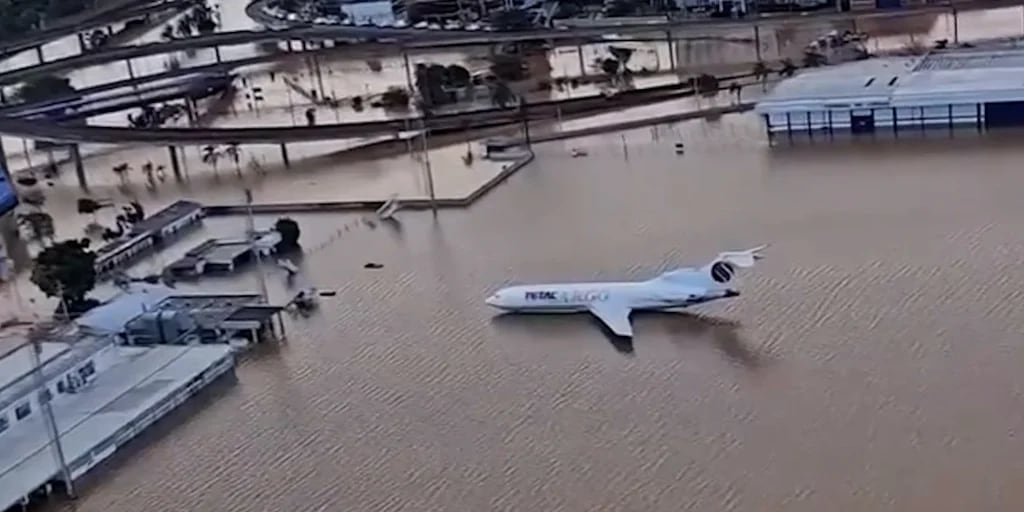 El sorprendente video del aeropuerto de Porto Alegre bajo el agua, visto desde un drone
