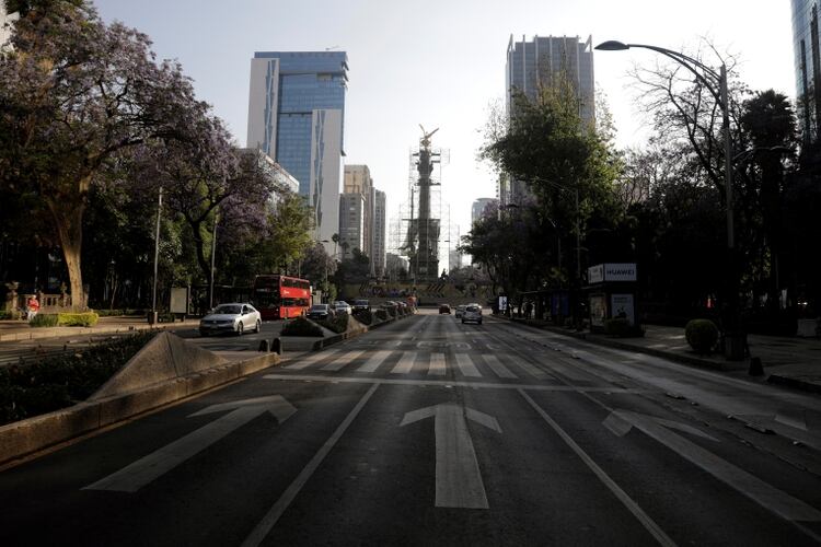 Las afectaciones económicas recaerán sobre todo en los hombros de los trabajadores (Foto: Luis Cortés/ Reuters)