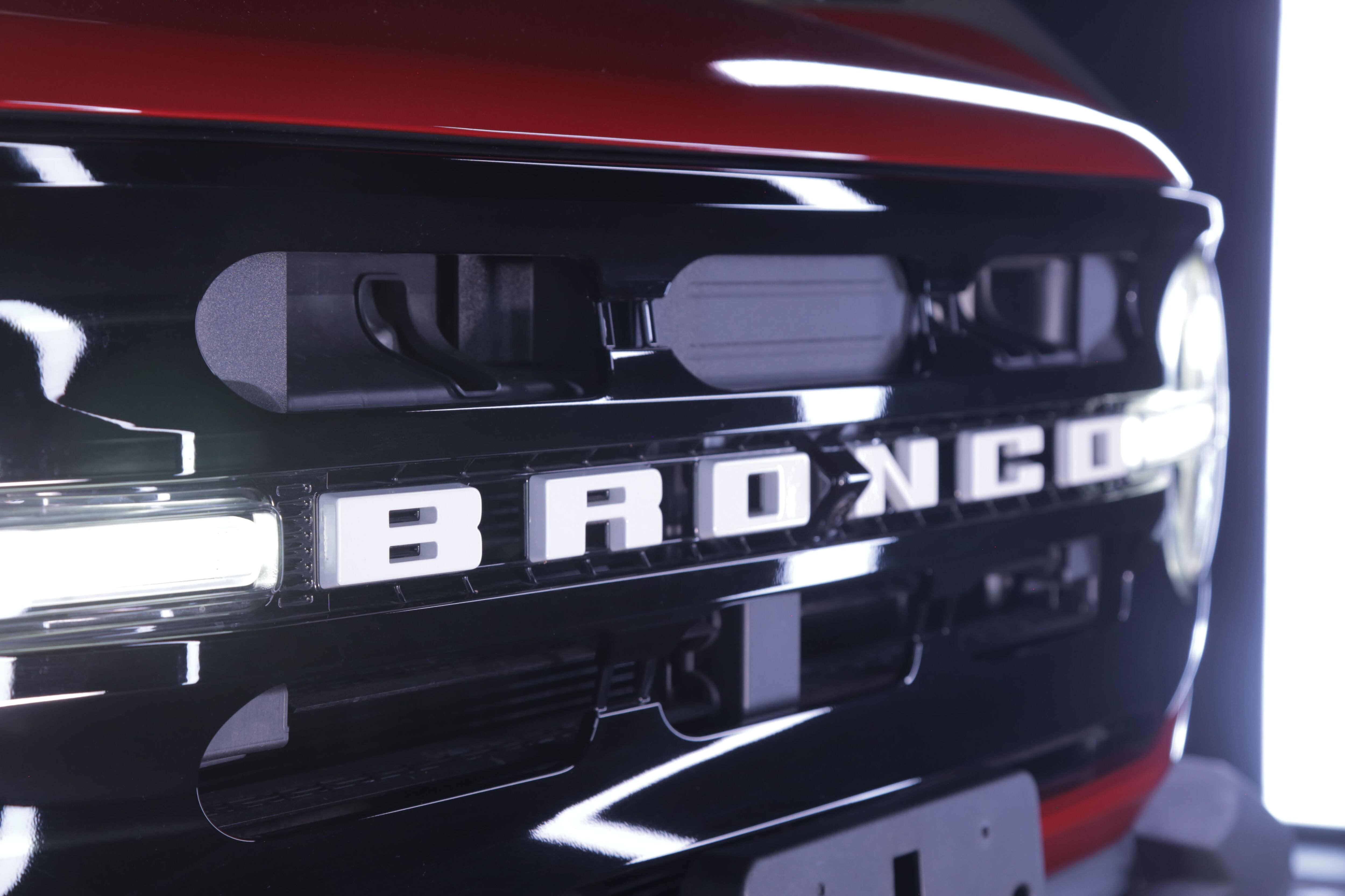 Ford Bronco 360 b