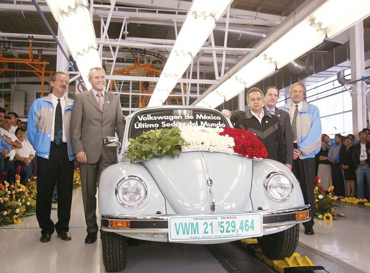 El último modelo de la primera generación, al discontinuarse en 2003, en la fábrica de Puebla, México (Foto: Prensa VW)