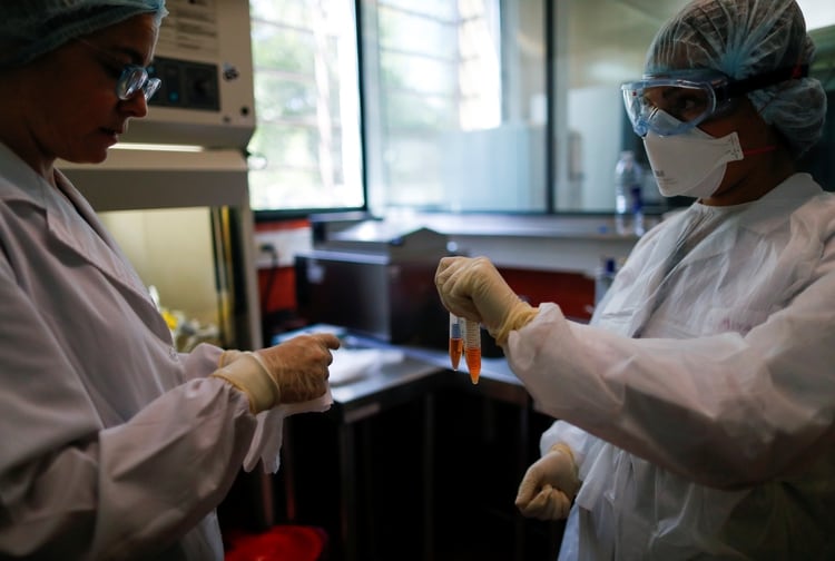 Continúan los análisis en el Malbrán para detectar potenciales casos de coronavirus (REUTERS)