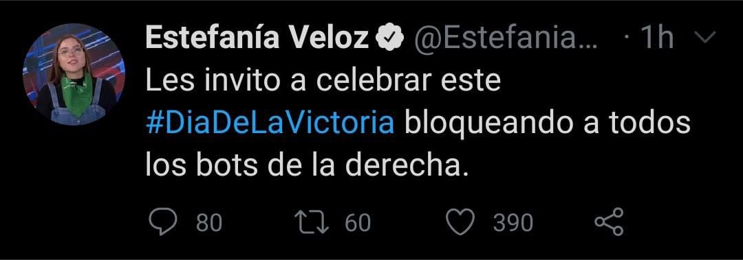 Después de haber generado conversación sobre el tercer informe presidencial, Veloz exhortó a sus seguidores a bloquear a los "bots" de la derecha (Foto: Twitter/ @EstefaniaVeloz)