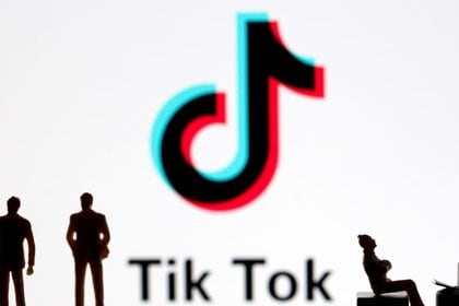 La aplicación Tik Tok fue prohibida en India (REUTERS/Dado Ruvic/Ilustración)