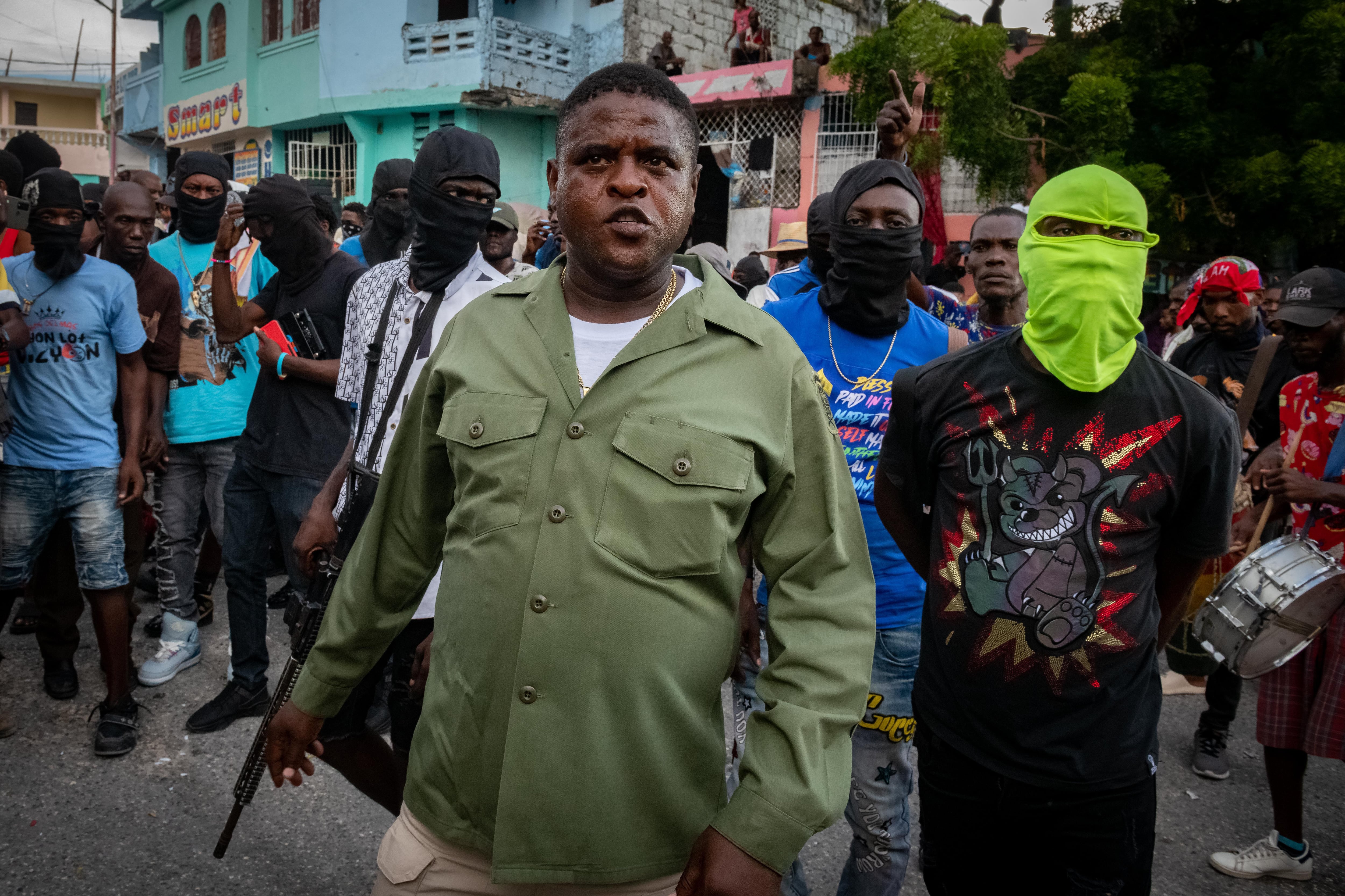Fotografía de archivo del jefe de la poderosa banda armada haitiana G9 Jimmy Cherisier, alias ´Barbecue´. EFE/Johnson Sabin
