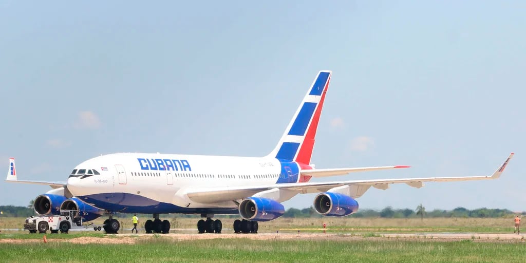 YPF ya no le venderá combustible a la aerolínea Cubana de Aviación, que suspendió sus vuelos a la Argentina