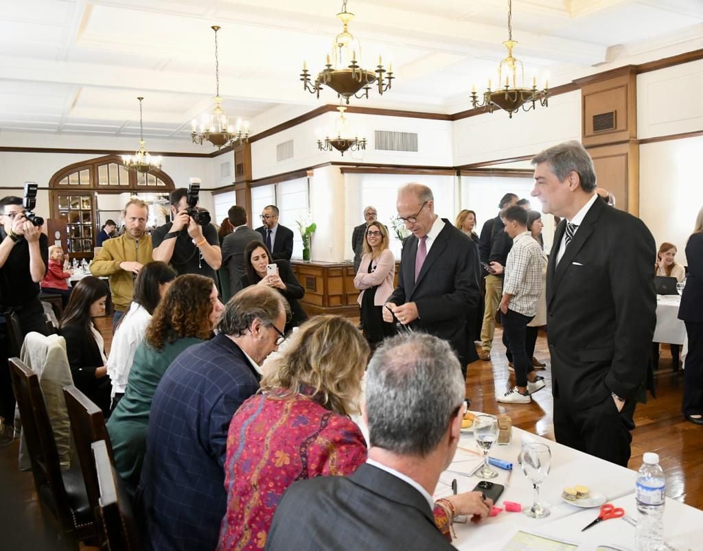 Los jueces de la Corte Suprema votando en la Asociación de Magistrados