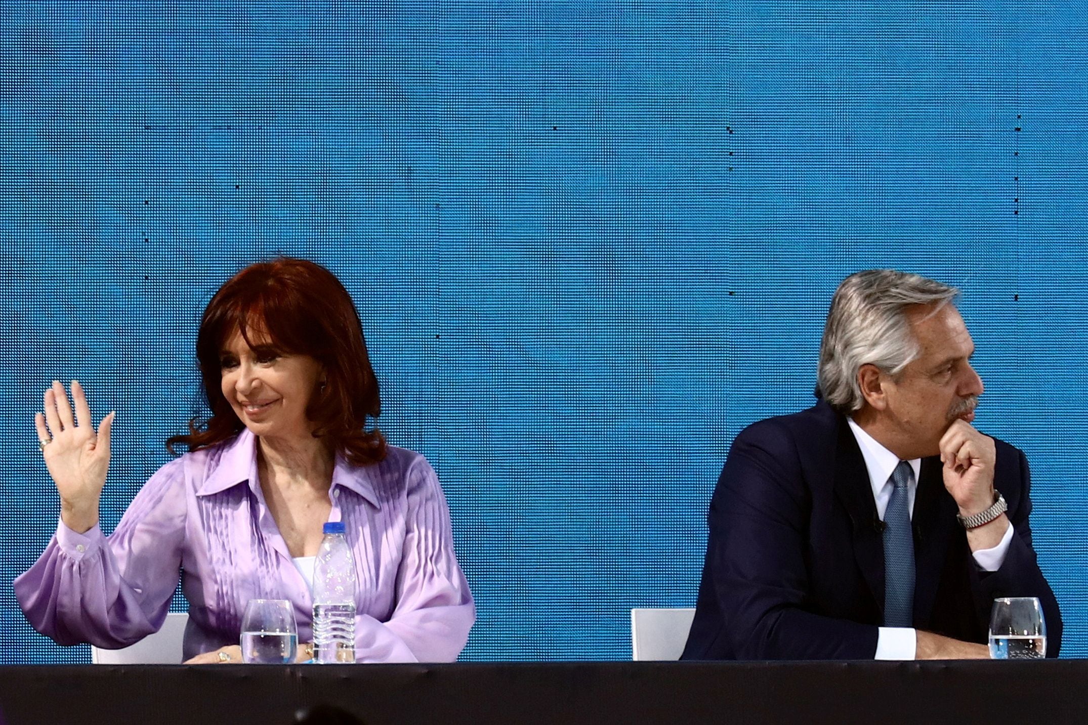 Alberto Fernández y Cristina Fernández de Kirchner durante el cierre de campaña en Merlo