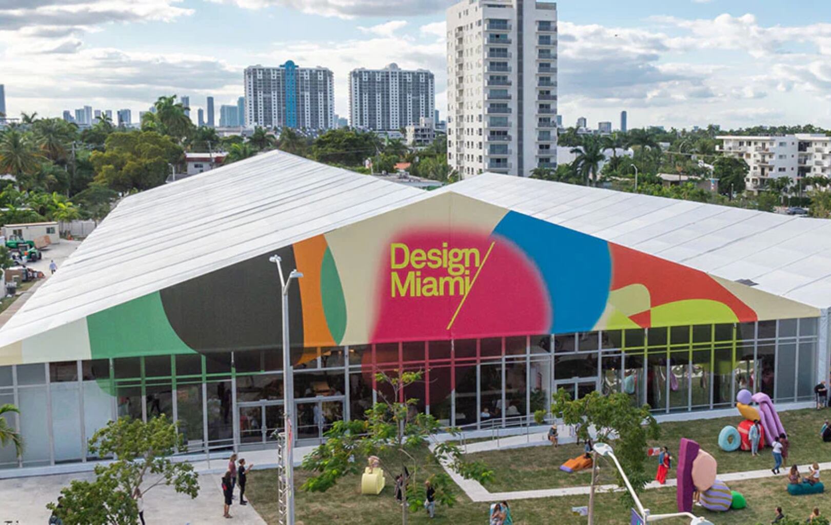 Vista aérea de la entrada de Feria de Design Miami/ en la Miami Art Week