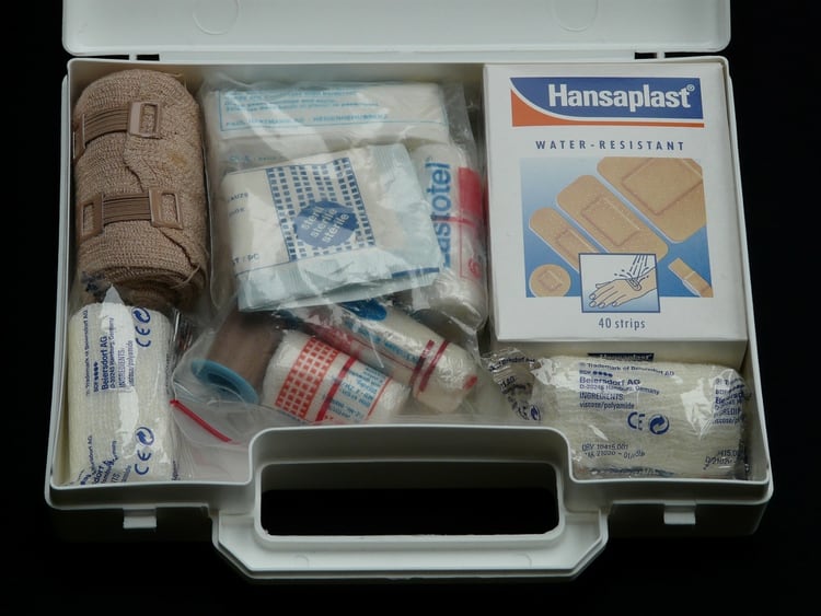 Kit básico de primeros auxilios (Foto: Pixabay)