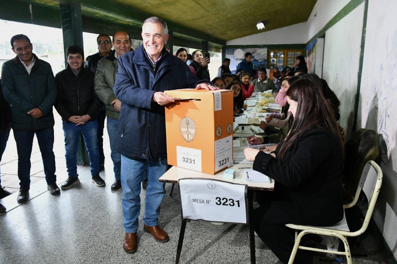 Osvaldo Jaldo vota en Trancas