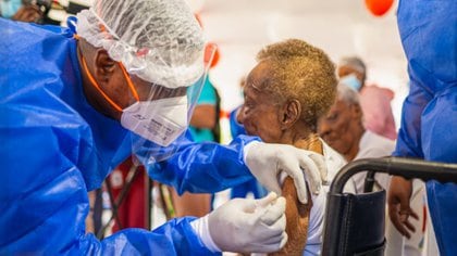 Vacunación de adultos mayores en Quibdó, Chocó. Foto: Alcaldía de Quibdó.