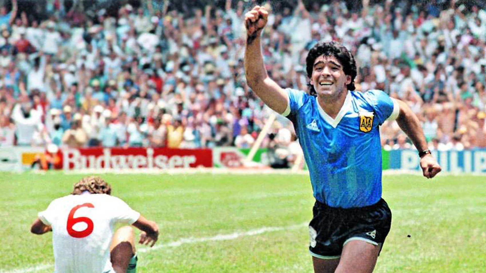 El festejo de Maradona tras el segundo gol a Inglaterra