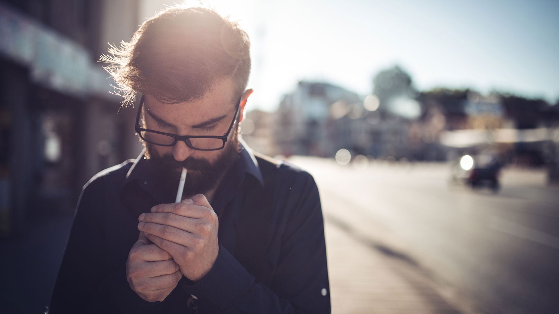 Una explicación de los hallazgos del estudio podría ser que fumar causa inflamación en el cerebro, lo que a largo plazo puede provocar diversos trastornos mentales (Getty)