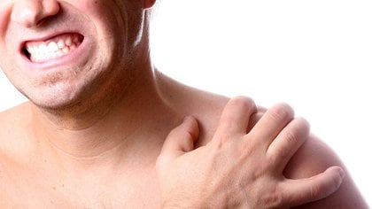 Dolor de hombro en el hombre (imagen ilustrativa)