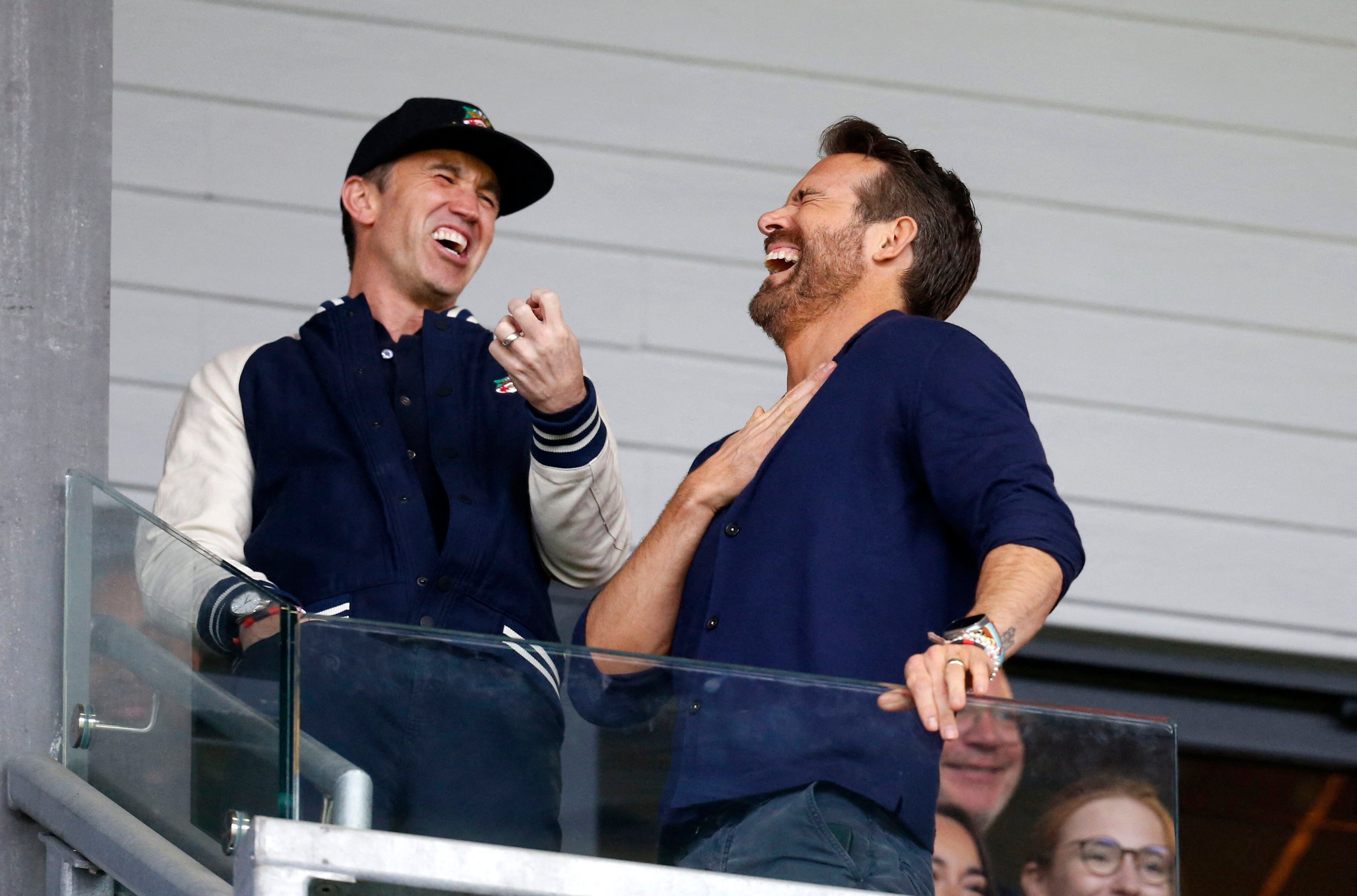 Rob McElhenney y Ryan Reynolds disfrutaron de un partido histórico (Reuters)