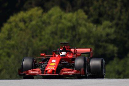 El piloto de la Ferrari Sebastian Vettel durante las prácticas de la Fórmula 1 para el Gran Premio de Estiria en el circuito Red Bull Ring de Austria (Reuters)