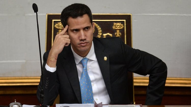 Juan GuaidÃ³ presidiÃ³ la sesiÃ³n de la Asamblea Nacional que declarÃ³ a Maduro â??usurpador de la presidenciaâ? de Venezuela (AFP)