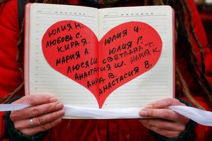 En el Día de San Valentín los manifestantes aseguraron que “Vladimir Putin es el miedo" y el líder opositor Navalny "es el amor" (REUTERS/Evgenia Novozhenina)