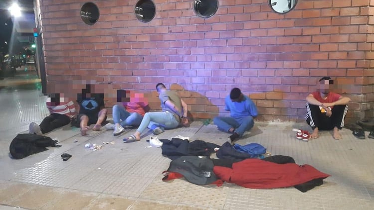 Belgrano, viernes pasado: seis detenidos por violar la cuarentena y entrar a tiros a un bar. 