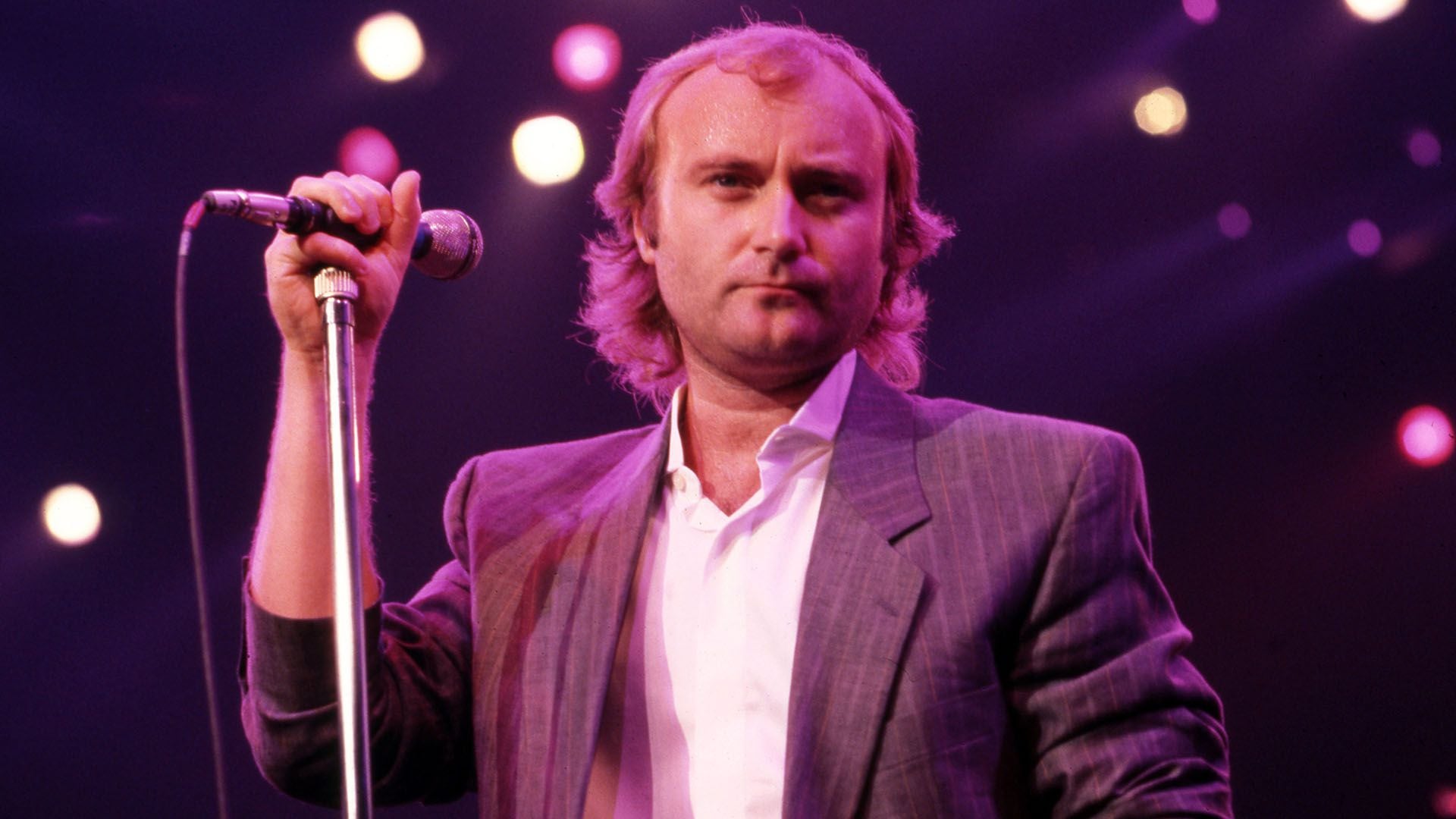 Phil Collins habría escrito "In The Air Tonight" para hablar de una terrible noche en la que observó como una persona moría ahogada  
(Photo by Ross Marino/Getty Images)